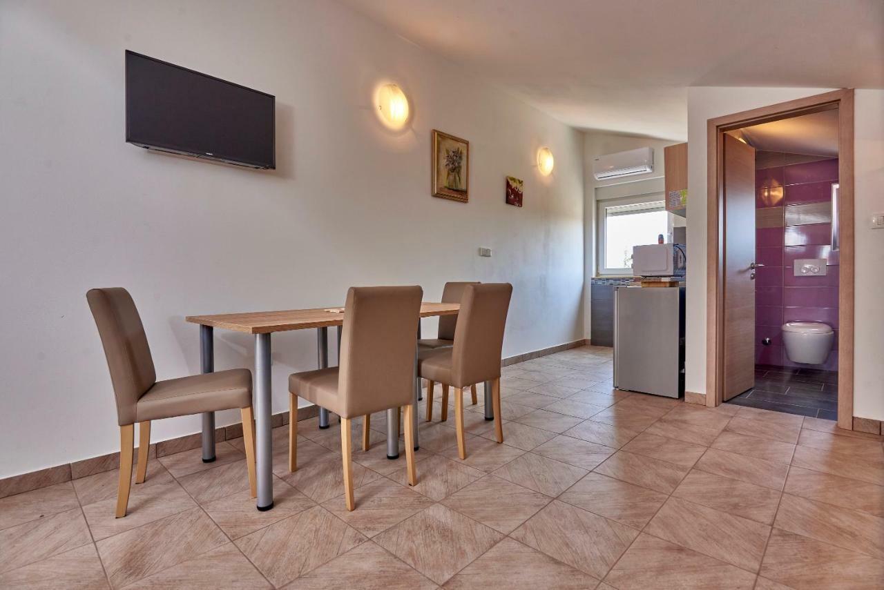 Apartmani B&B Лижнян Экстерьер фото